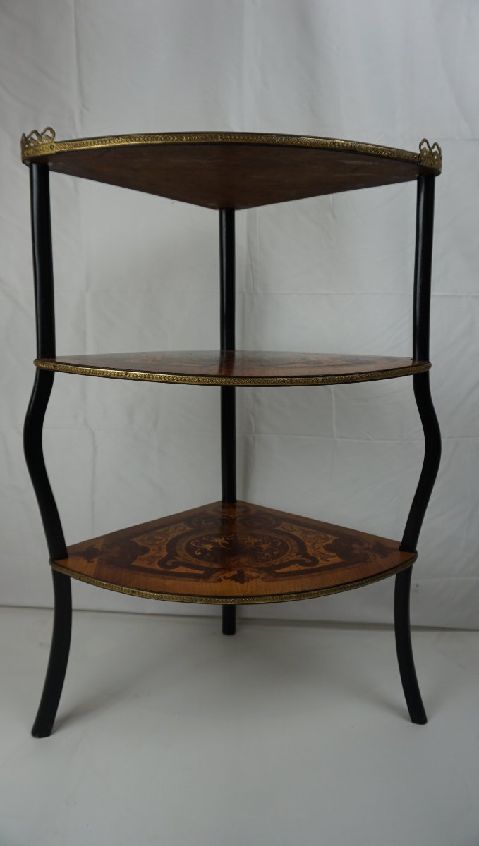 Delicate Corner Shelf-photo-1