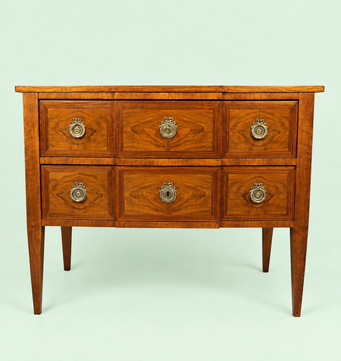 Commode Louis XVI, placage en noyer