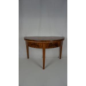 Half-moon Table