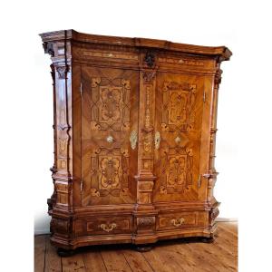Armoire d'apparat de style baroque (époque Marie-Thérèse) digne d'un musée