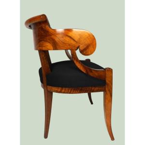 Fauteuil à accoudoirs Biedermeier, bois de noyer
