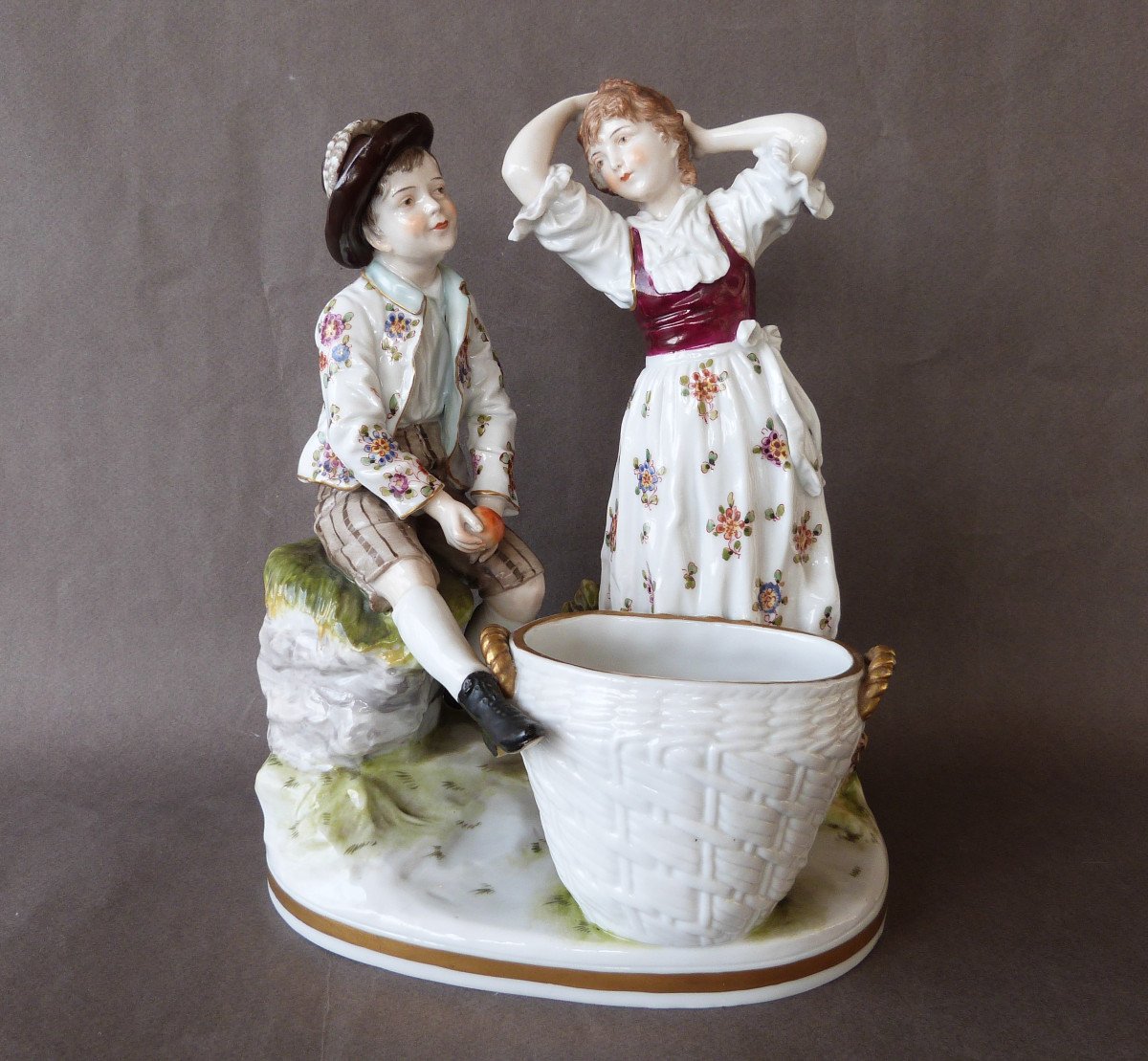 Groupe Statuette En Porcelaine De Saxe Bouquetière Enfants 