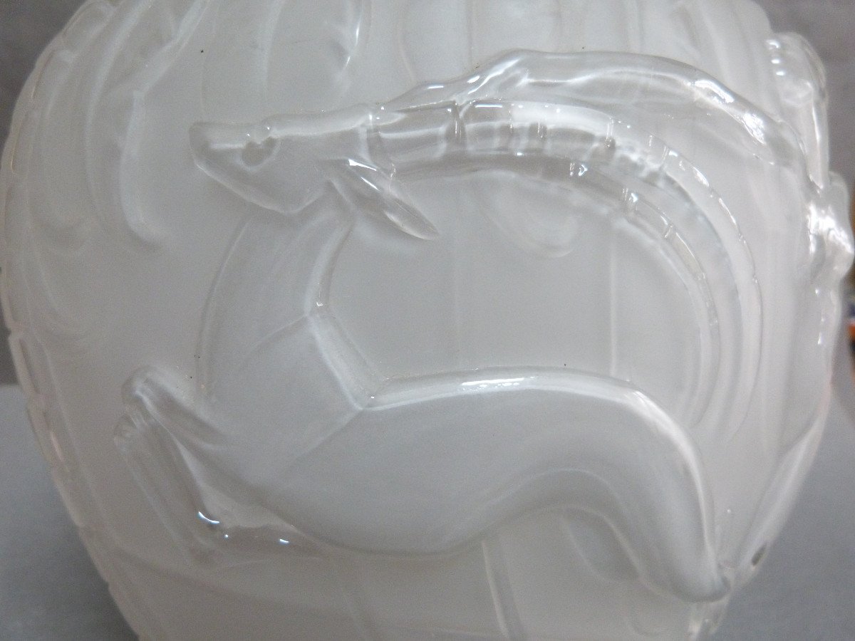 Vase En Verre Pressé Moulé Art Déco Edmond Etling  décor de femme et antilopes-photo-3