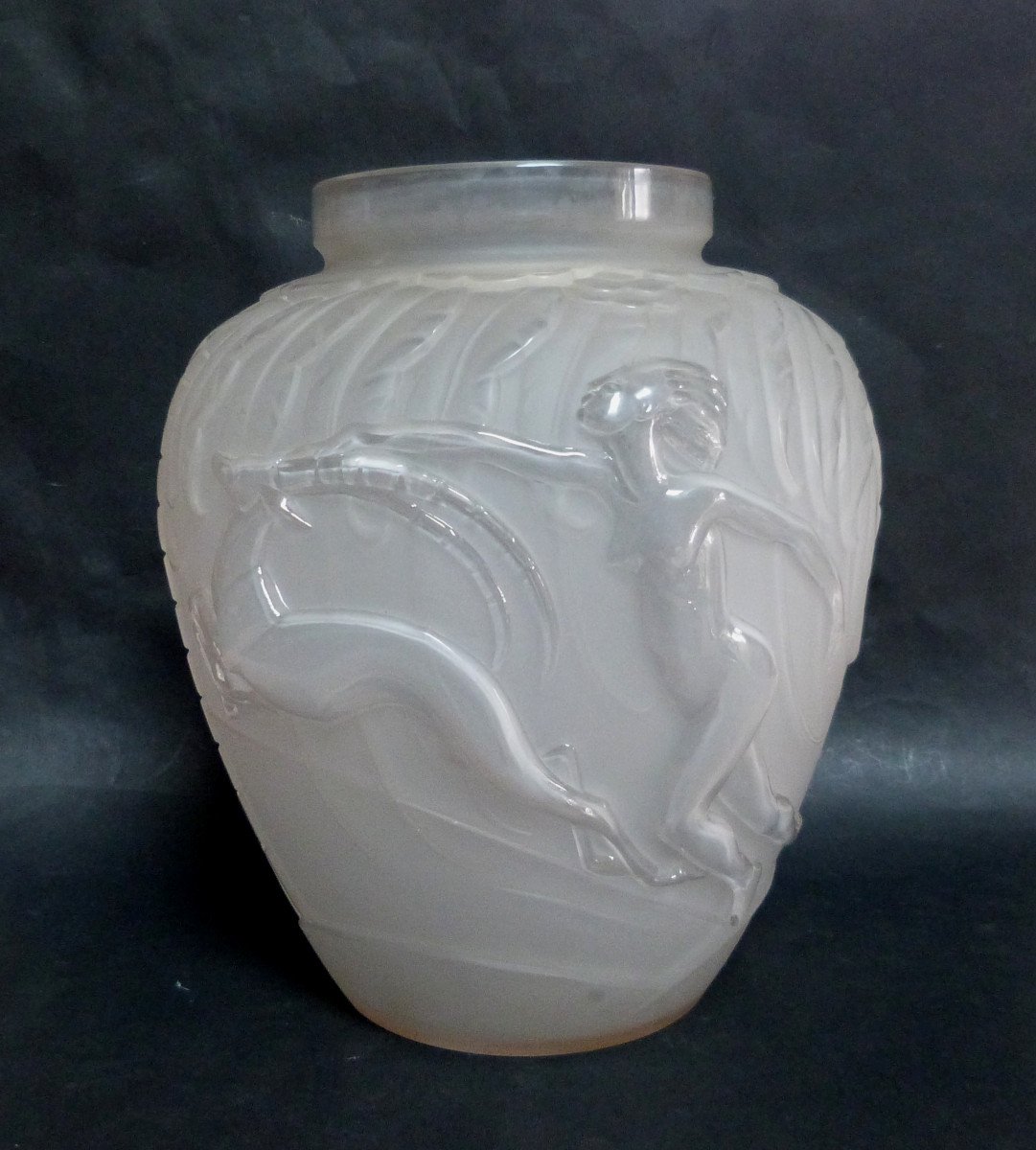 Vase En Verre Pressé Moulé Art Déco Edmond Etling  décor de femme et antilopes-photo-4
