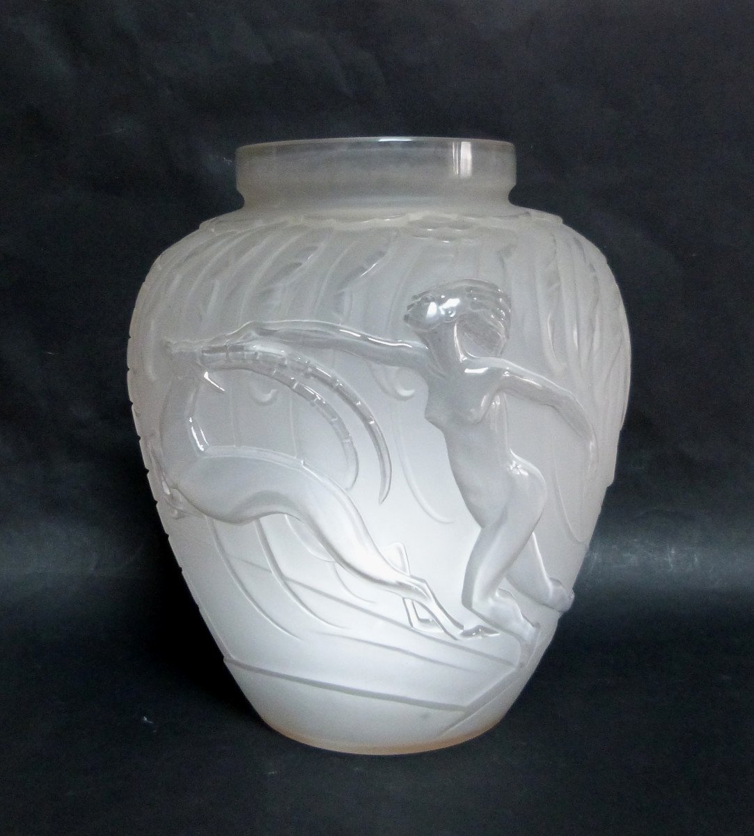 Vase En Verre Pressé Moulé Art Déco Edmond Etling  décor de femme et antilopes