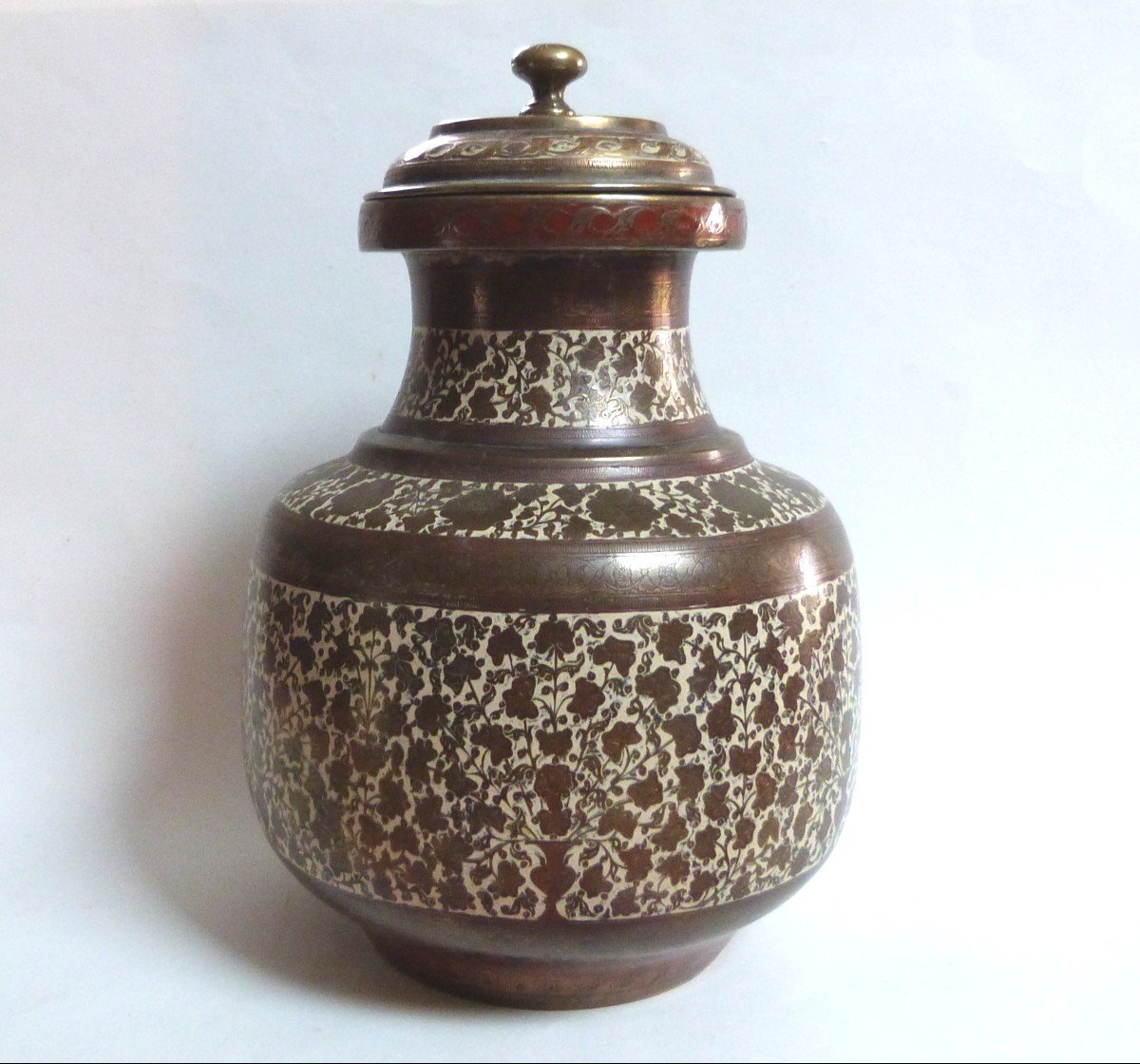 Inde XIX Eme Vase Pot Couvert En Bronze et Email 