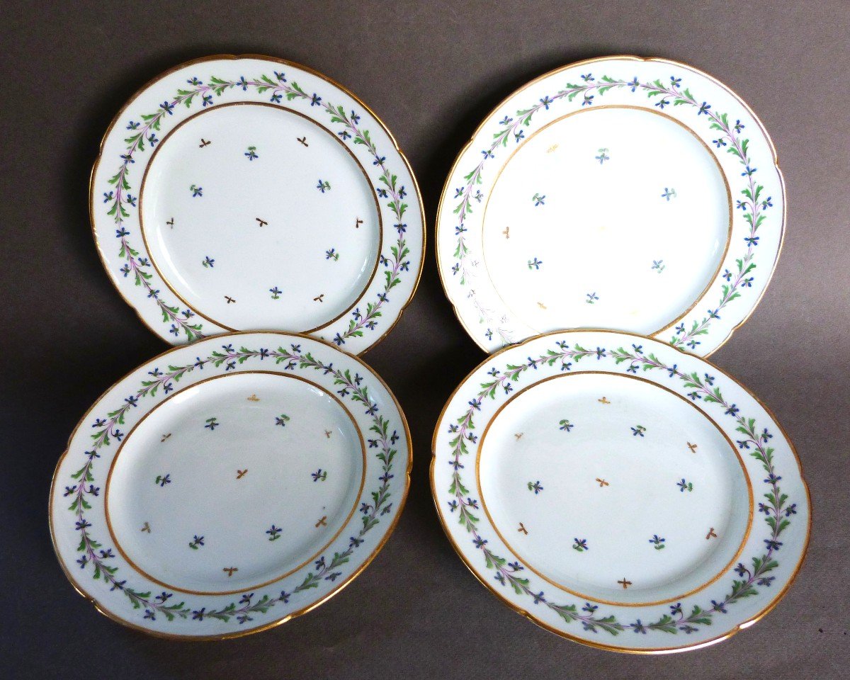 Set Of 18th Century Paris Porcelain Plates With Barbeaux Decor (clignancourt)