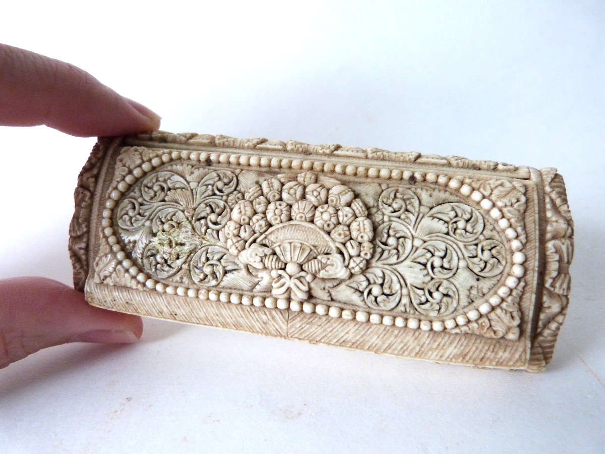 Carved Snuff Bottle Late 18th Century Early 19th Century Superb Work