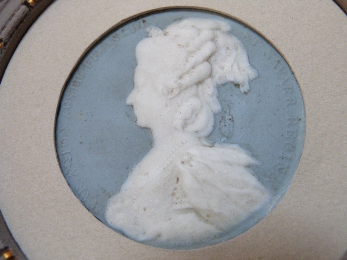 Sèvres Porcelain Biscuit Medallion Profile Of Marie Antoinette By Duvivier -photo-2