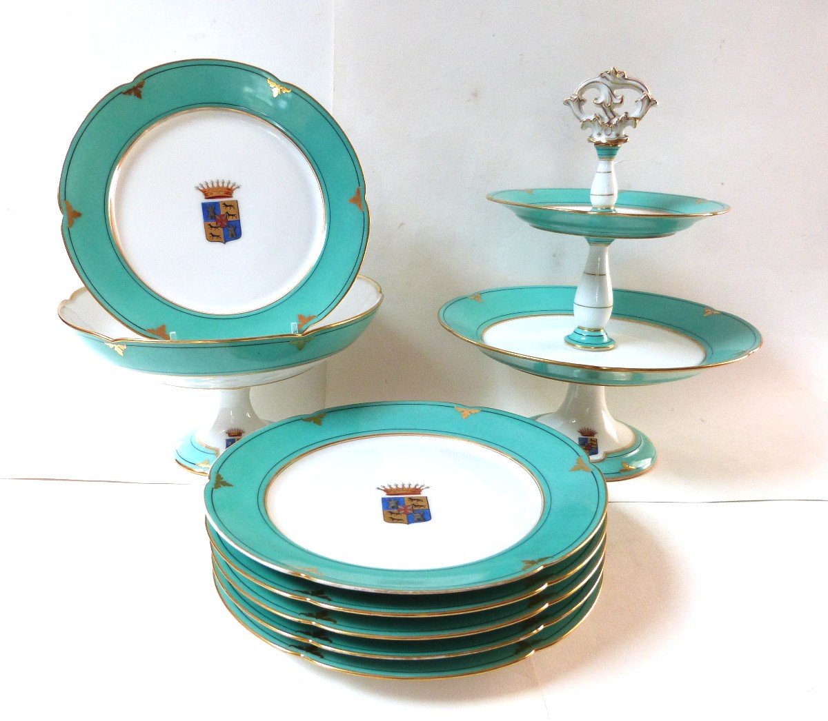 Paris Porcelain Dessert Service With Castelnau Family Coat Of Arms 