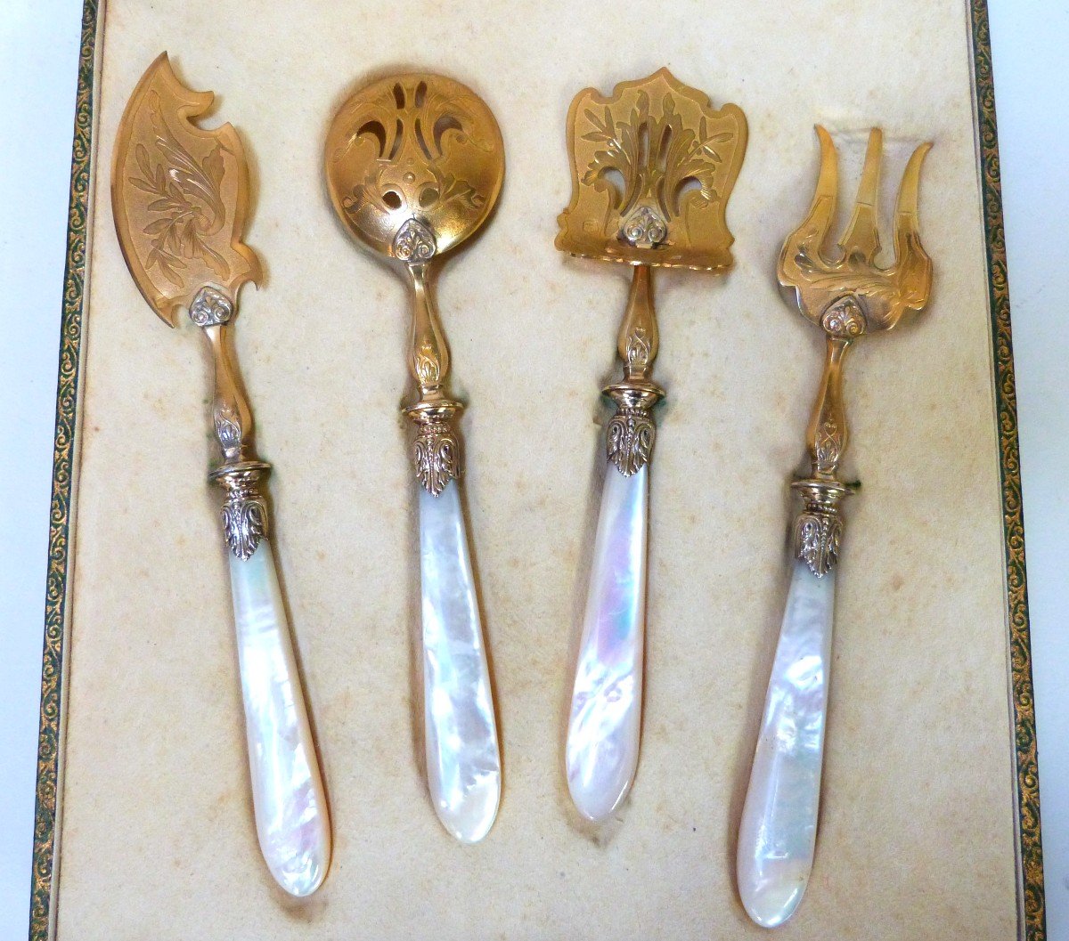 Serving Cutlery Hors d'Oeuvres Mignardises Mother-of-pearl Silver And Gold Metal 
