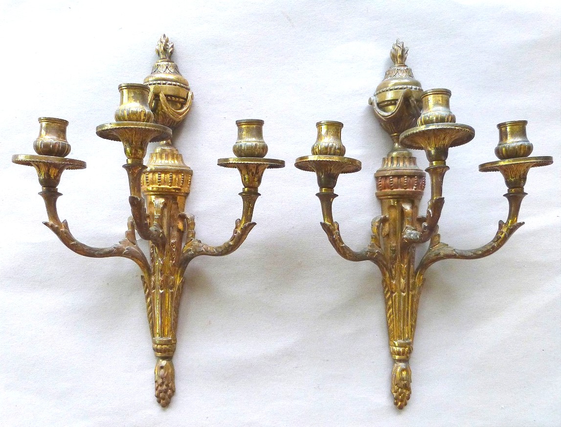 Paire d'Appliques à 3  Feux En Bronze Doré De Style Louis XVI Première Moitié XIXeme