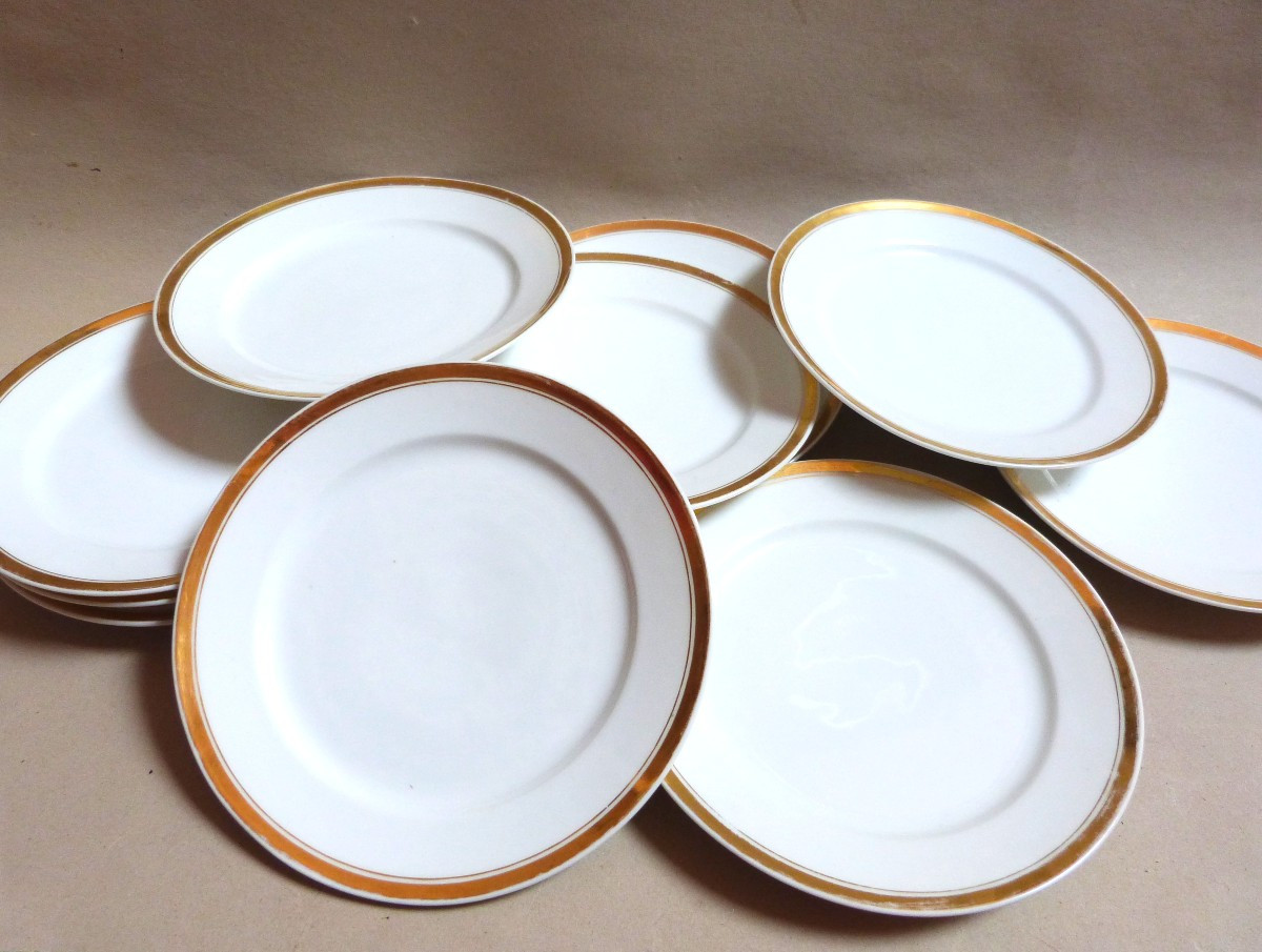 Set Of Paris Porcelain Plates, 19th Century Restoration Period, White And Gold 