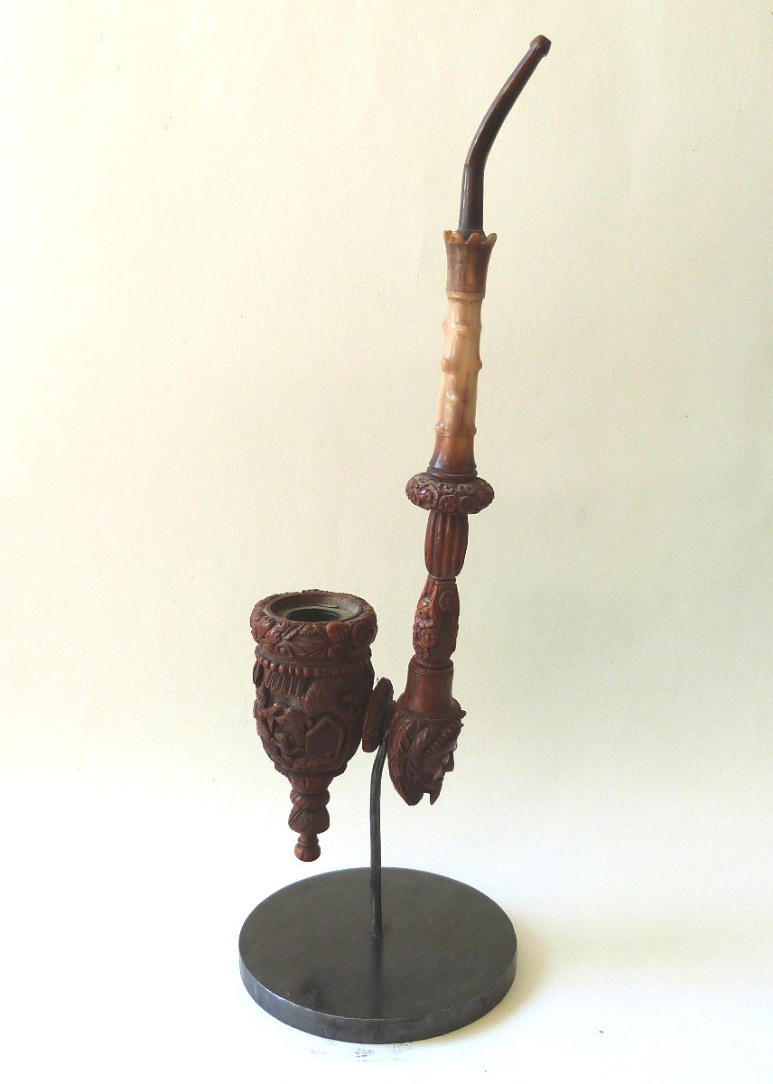 grande pipe en  noix de corozo sculptée XIXeme