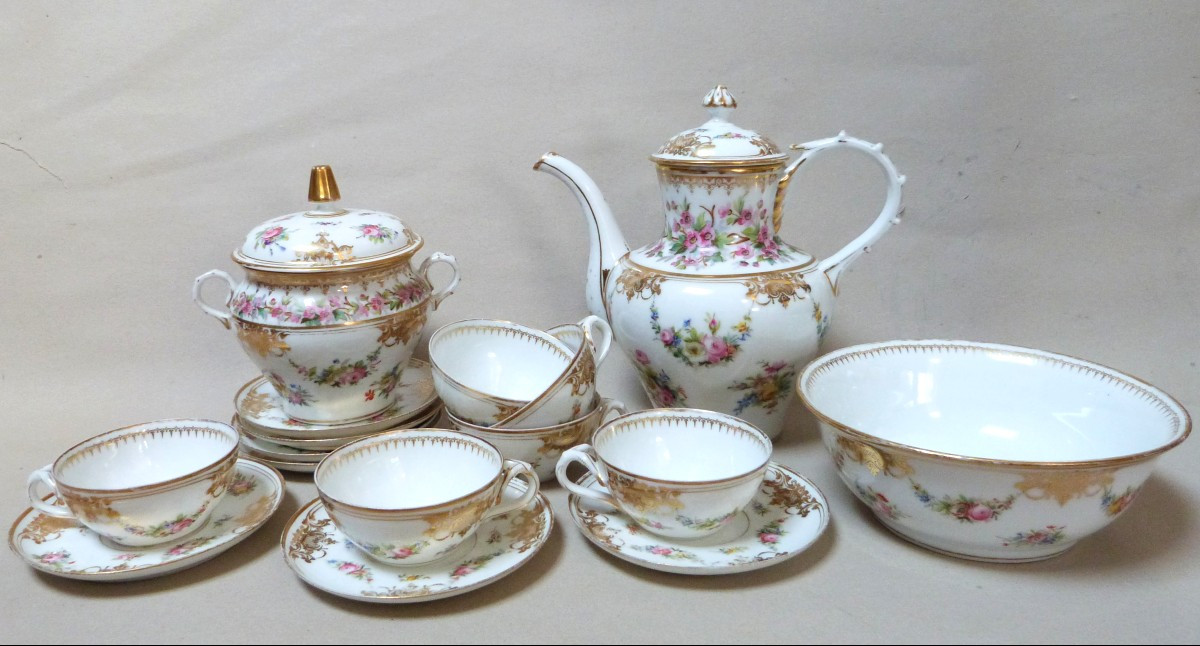 19th Century Paris And Sèvres Porcelain Tea Or Coffee Service In The Style Of Jacob Petit 