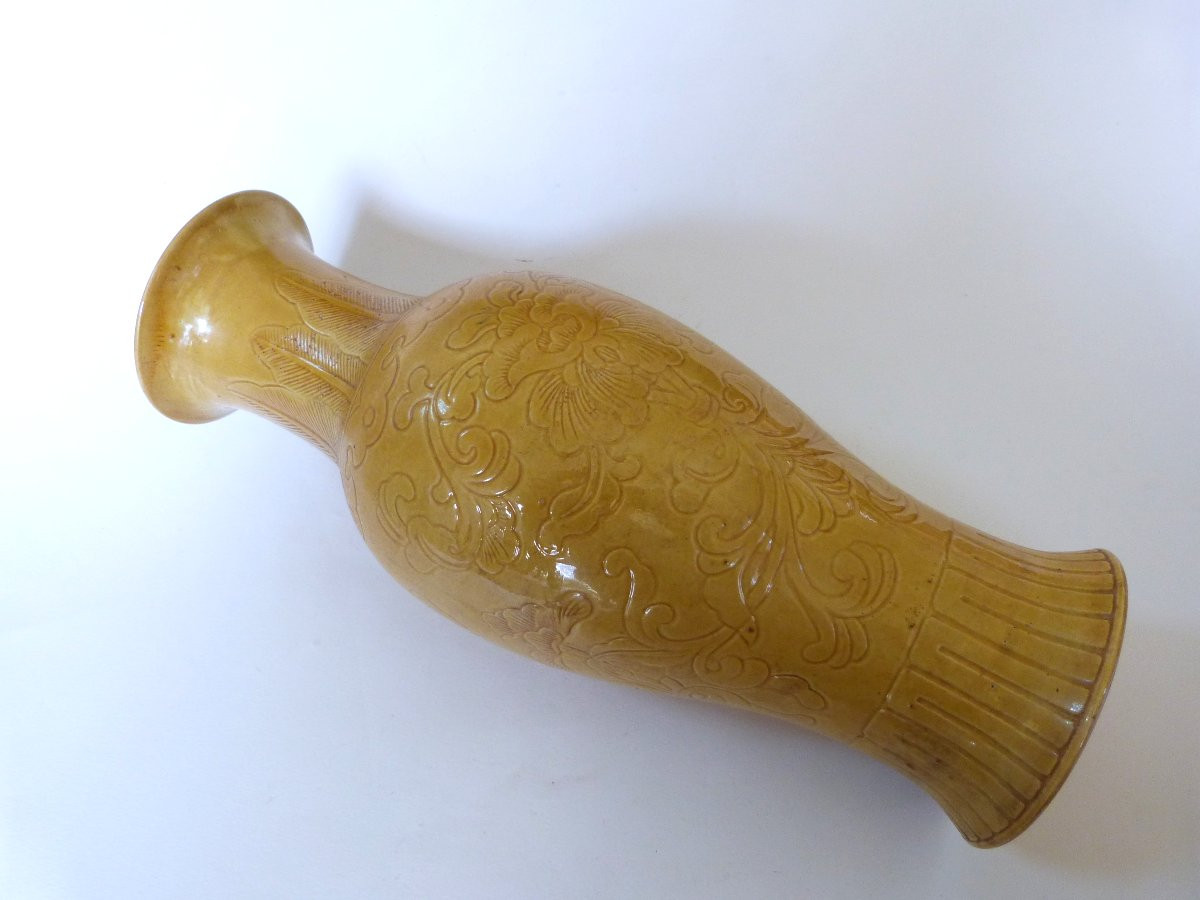 Chinese Porcelain Vase With Incised Decoration On A Yellow Background -photo-4