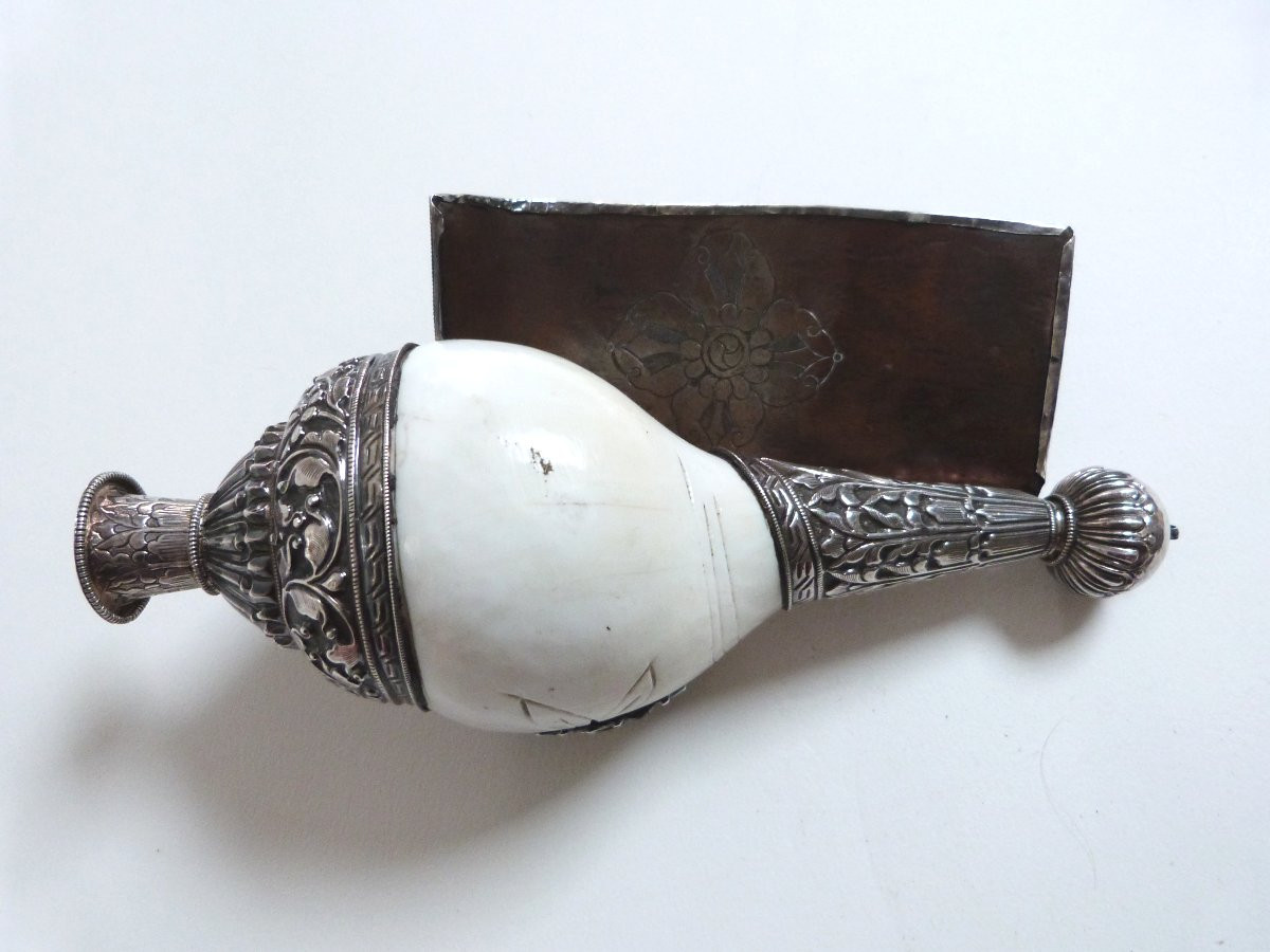 Shankha Tibetan Buddhist Conch Shell Silver Mount -photo-1