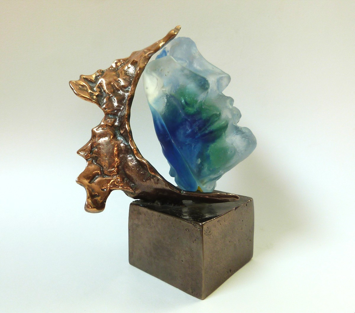 Yves Lohé sculpture bronze et pâte de verre  "le petit baiser "