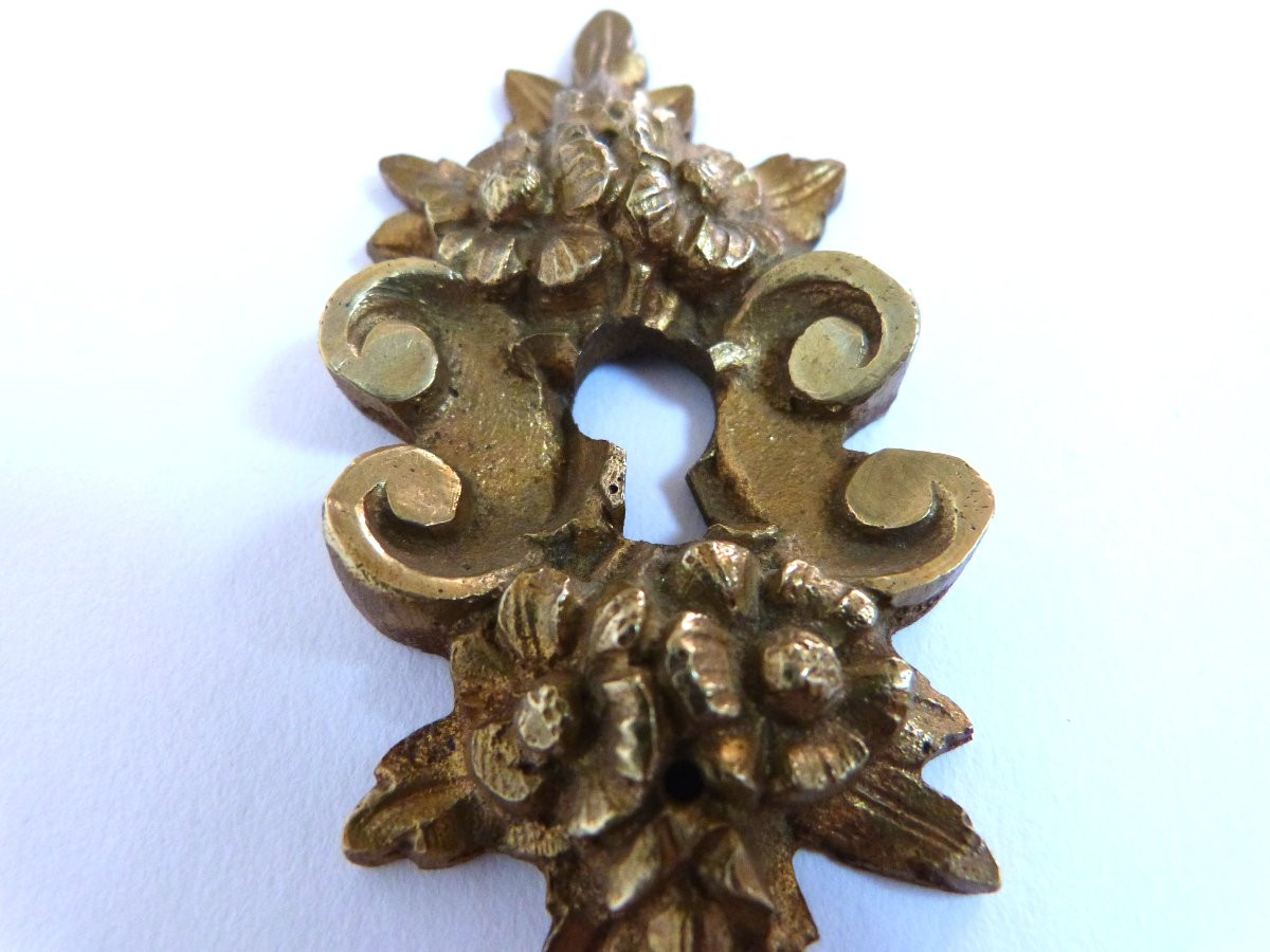 18th-century Louis XVI Period Bronze Furniture Keyhole Escutcheon-photo-2