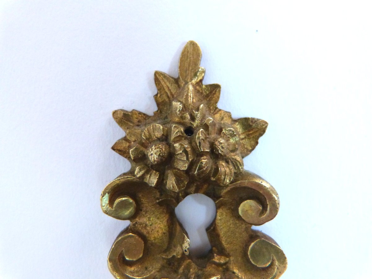 18th-century Louis XVI Period Bronze Furniture Keyhole Escutcheon-photo-4