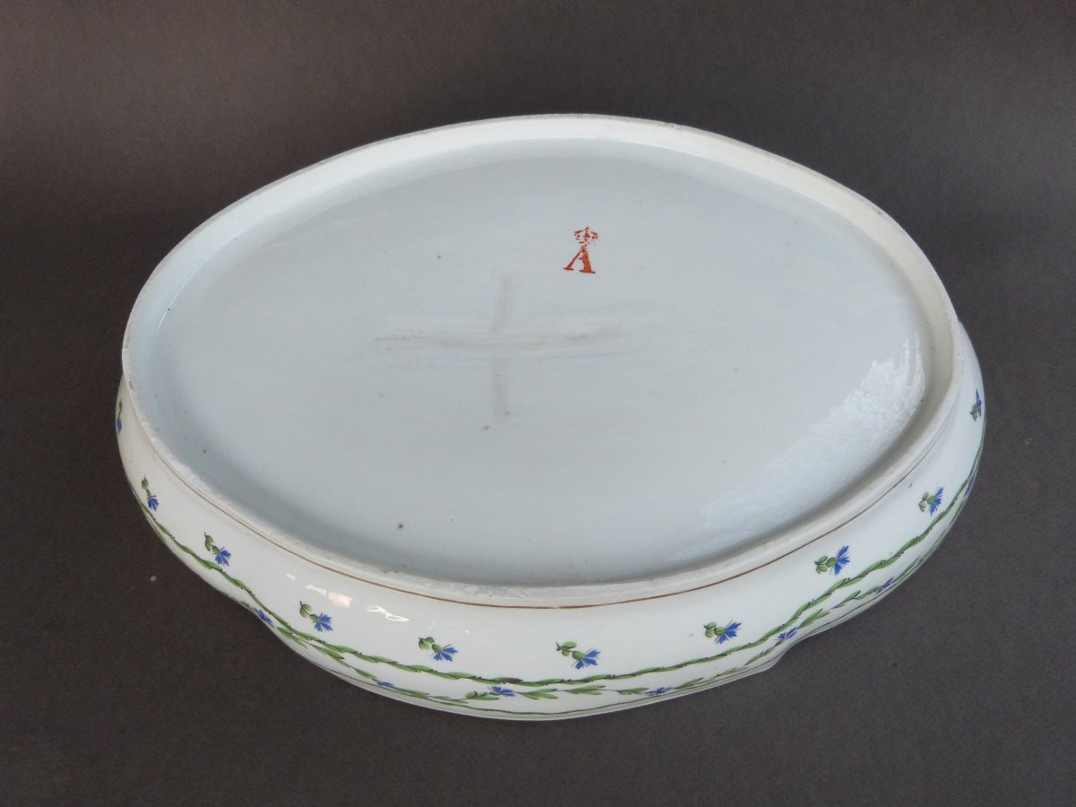 Manufacture de la reine rue Thiroux bassin en porcelaine de Paris du XVIIIeme siècle -photo-4