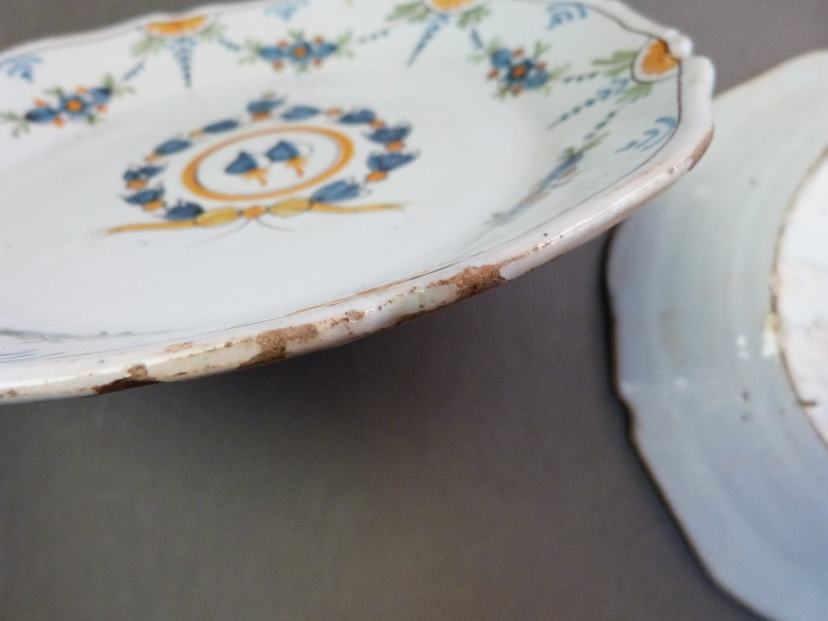 Pair Of 18th-century Nevers Earthenware Plates, Signed -photo-2