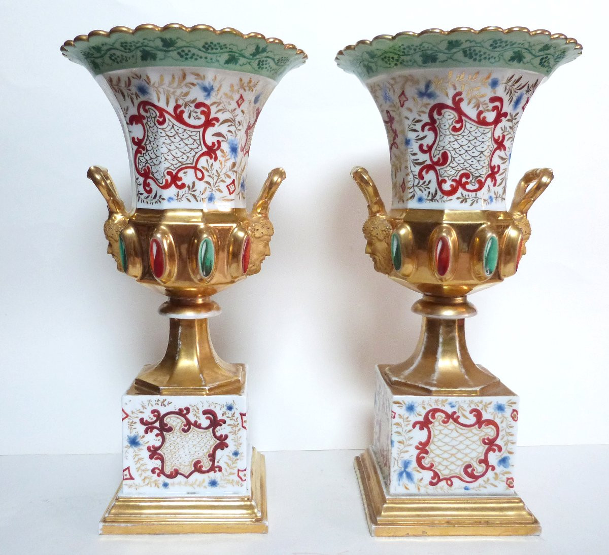 Paire de vases Médicis en porcelaine de Paris vers 1830 -photo-2