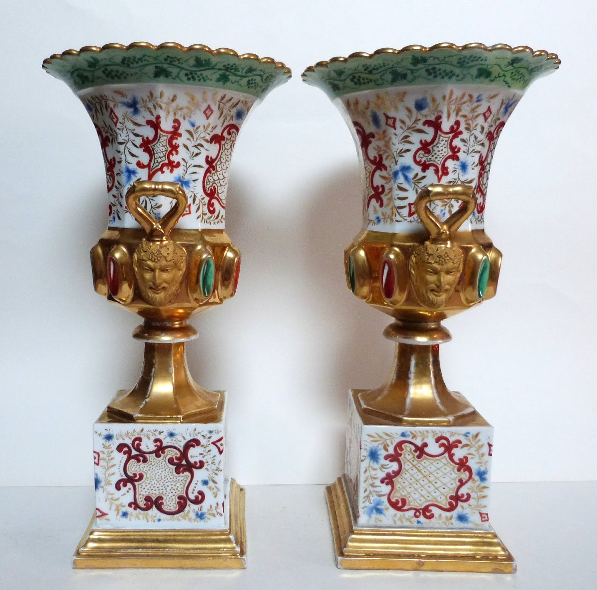 Paire de vases Médicis en porcelaine de Paris vers 1830 -photo-2