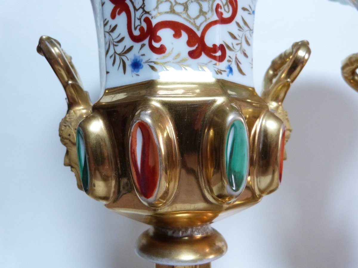 Paire de vases Médicis en porcelaine de Paris vers 1830 -photo-3