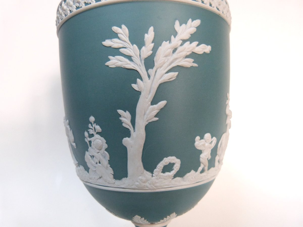 Rare 19th-century Wedgwood Jasperware Vase In Blue-green -photo-1