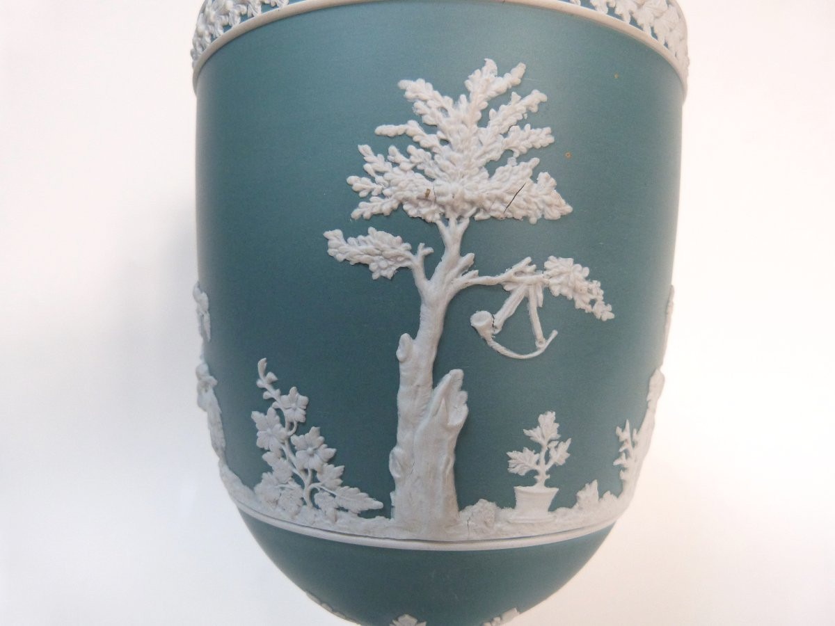 Rare 19th-century Wedgwood Jasperware Vase In Blue-green -photo-2