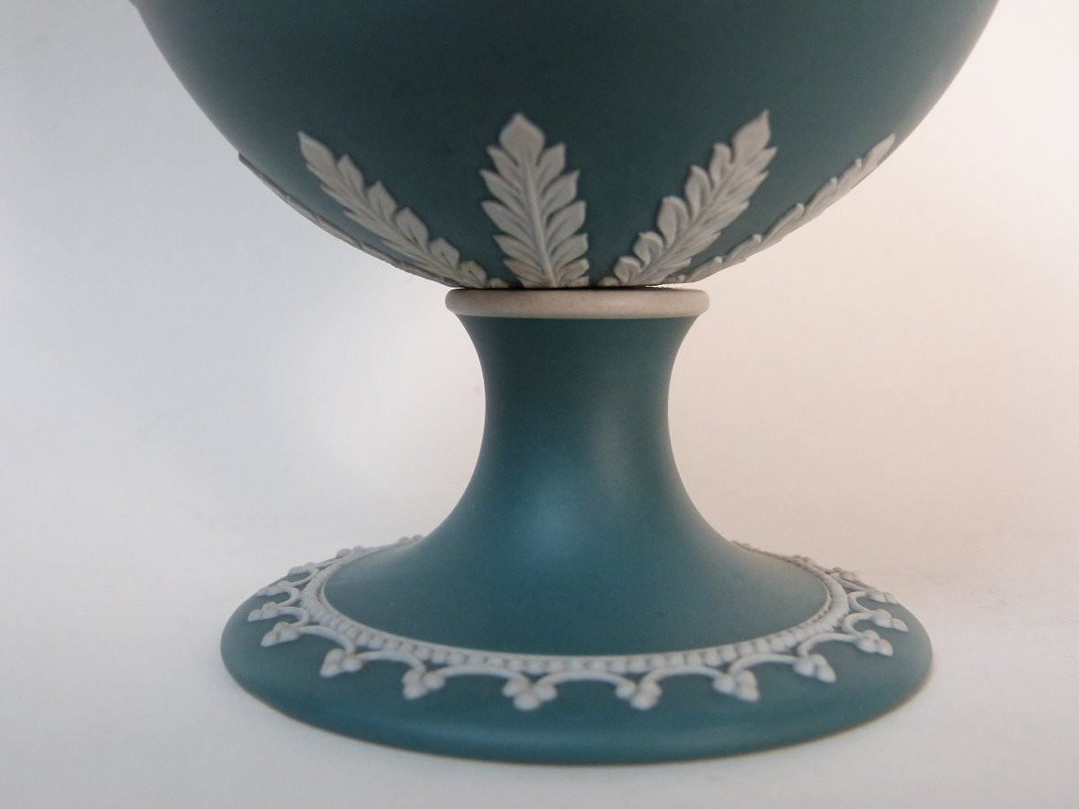 Rare 19th-century Wedgwood Jasperware Vase In Blue-green -photo-3