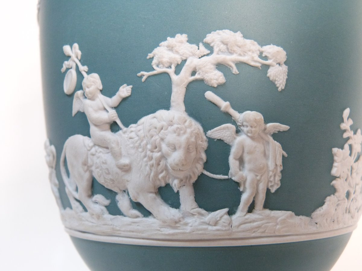 Rare 19th-century Wedgwood Jasperware Vase In Blue-green -photo-4