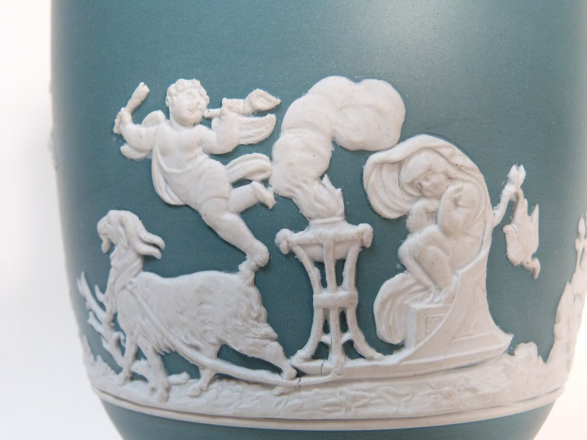 Rare 19th-century Wedgwood Jasperware Vase In Blue-green -photo-5
