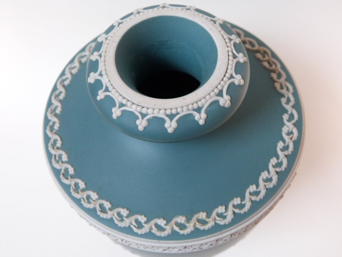 Rare 19th-century Wedgwood Jasperware Vase In Blue-green -photo-6