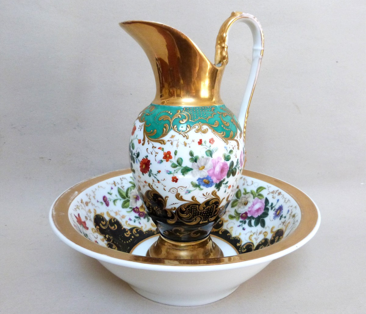 Aiguière et bassin en porcelaine de Paris Jacob Petit milieu XIXeme 