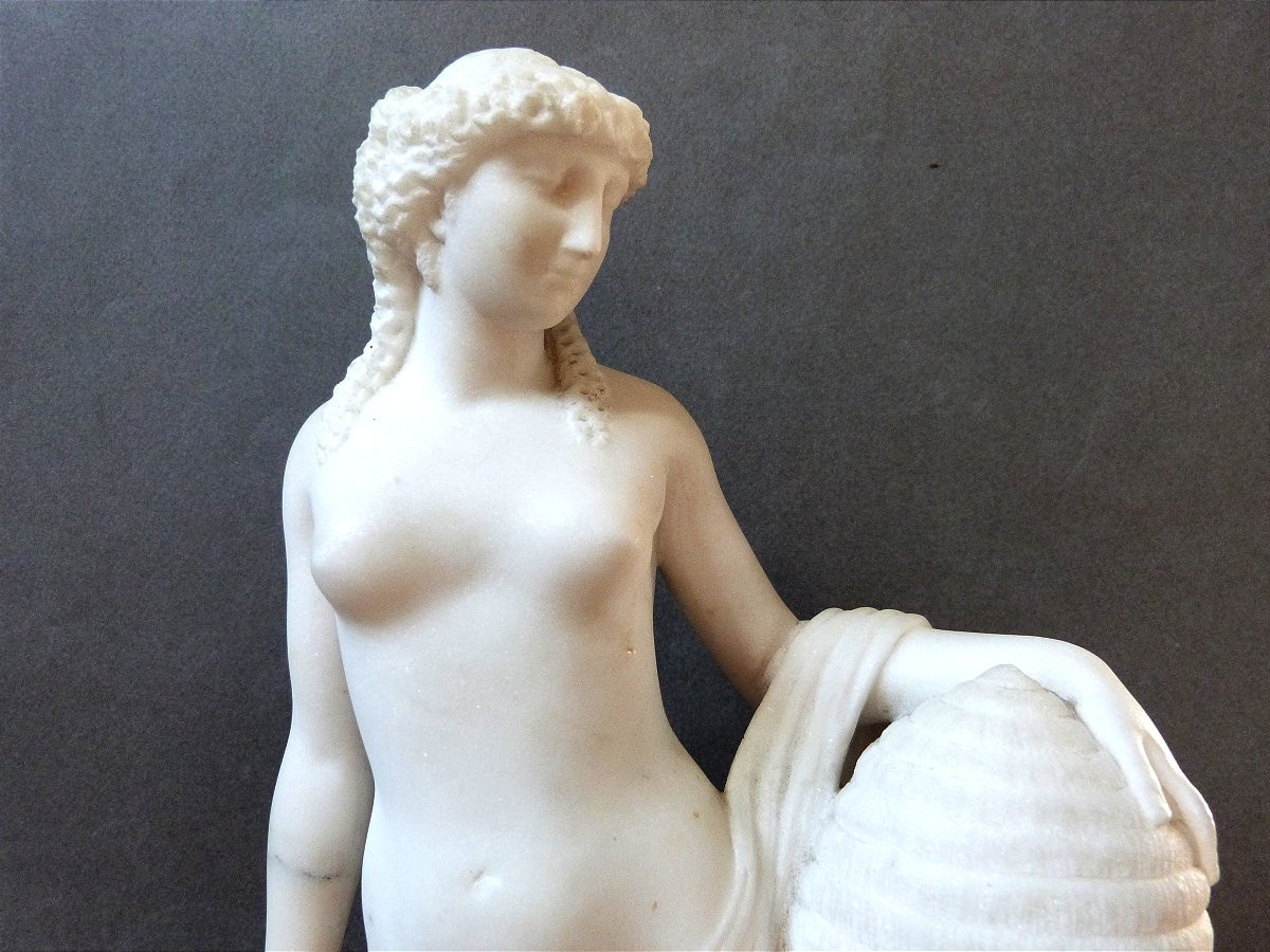 Sculpture en marbre nymphe protectrice des abeilles dans le style antique XIXeme siècle -photo-2