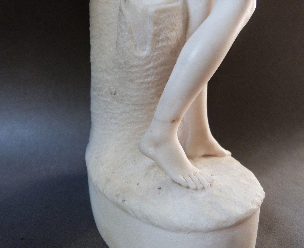 Sculpture en marbre nymphe protectrice des abeilles dans le style antique XIXeme siècle -photo-7