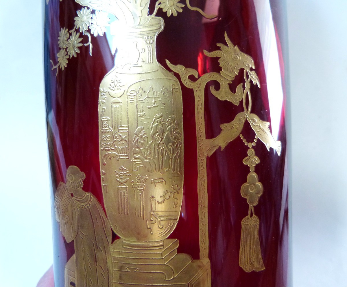 Baccarat vase en cristal teinté et décor chinois or pour l'escalier de cristal -photo-2