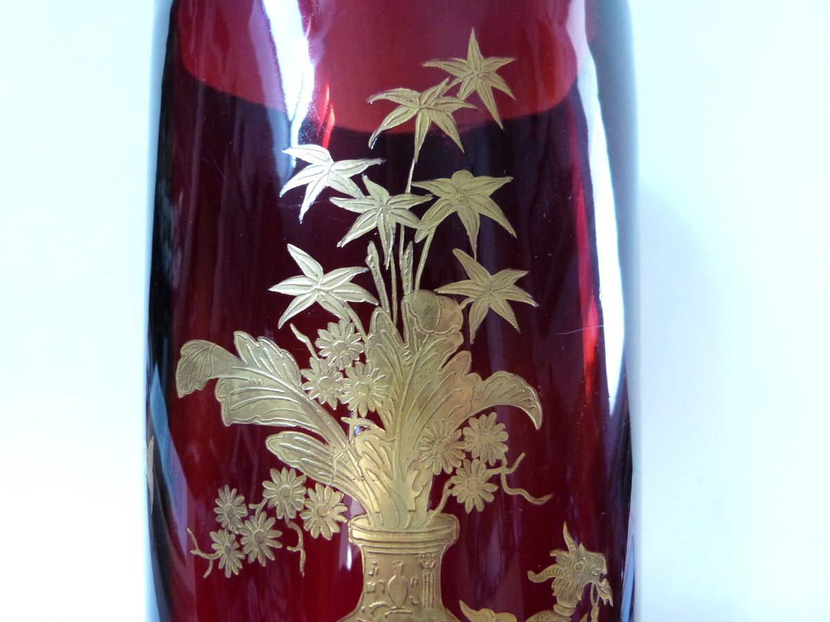 Baccarat vase en cristal teinté et décor chinois or pour l'escalier de cristal -photo-1