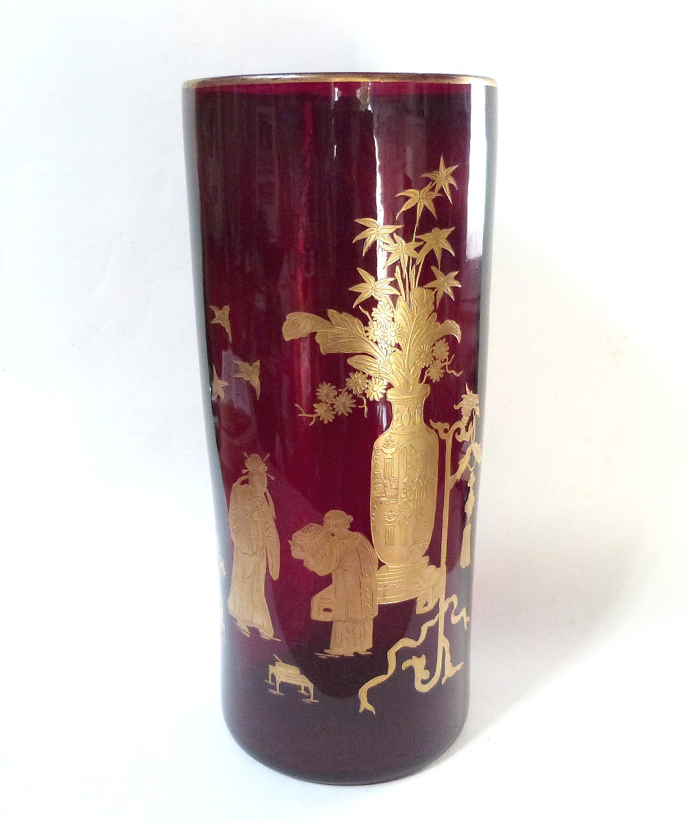 Baccarat vase en cristal teinté et décor chinois or pour l'escalier de cristal 