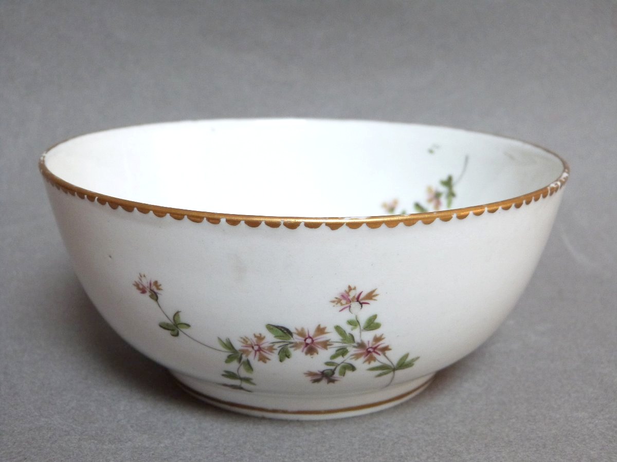 18th-century Porcelain Bowl From Paris, Signed "locré" 