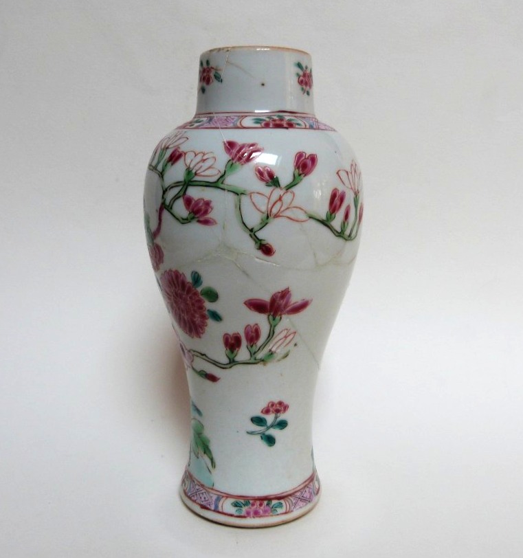 vase en porcelaine de Chine XVIIIeme siècle décor de la famille rose-photo-3