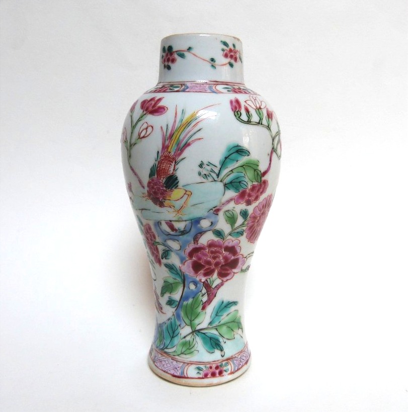 vase en porcelaine de Chine XVIIIeme siècle décor de la famille rose