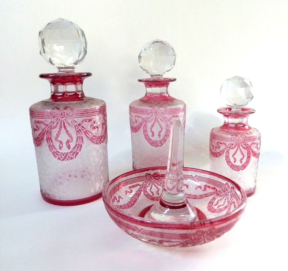 Saint Louis garniture de toilette flacons et baguier en cristal doublé 