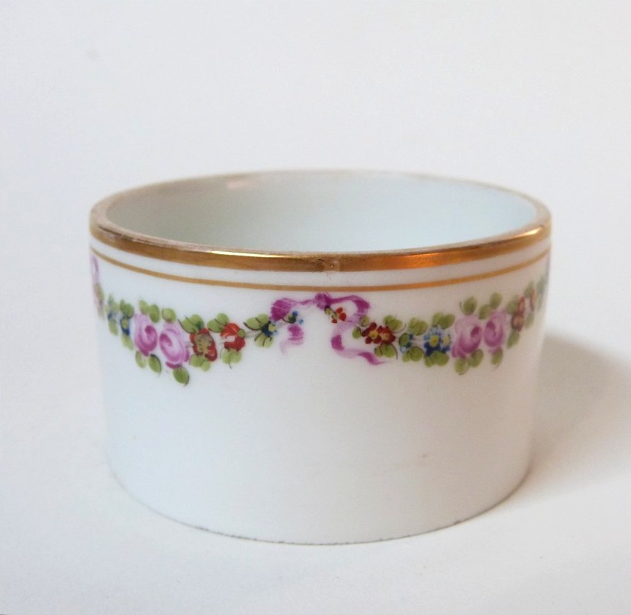 Manufacture De La Reine, Rue Thiroux: Small 18th-century Porcelain Jar From Paris 