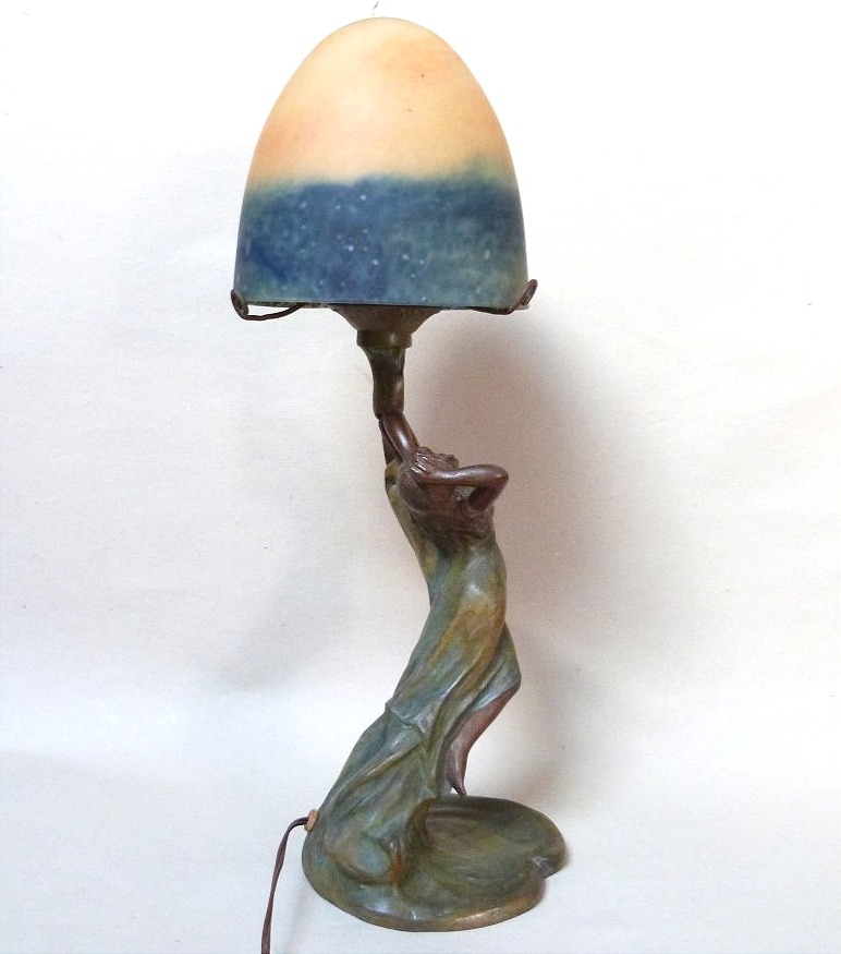 Lampe art nouveau à décor de femme vers 1900-photo-1