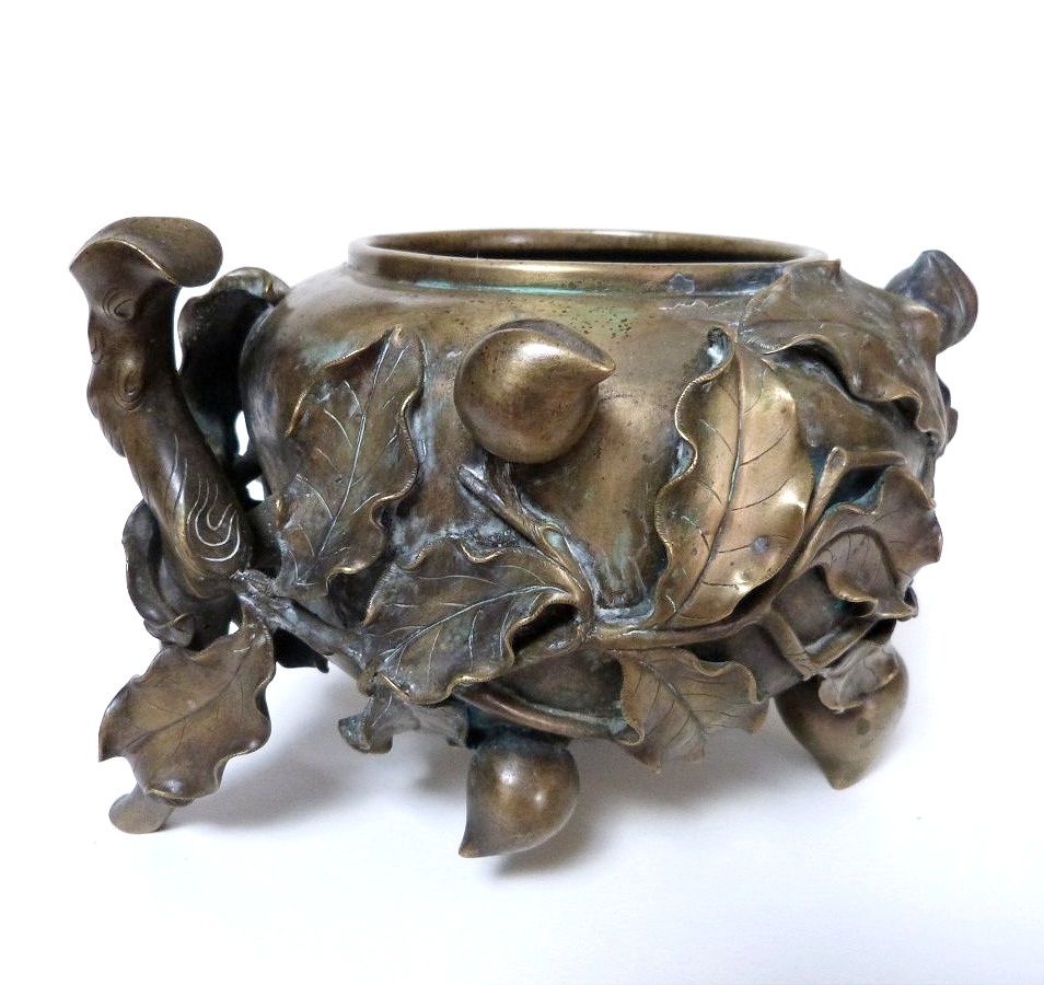 Large Peach-colored Bronze Incense Burner Symbolizing Longevity, China, Late 19th Century-photo-2