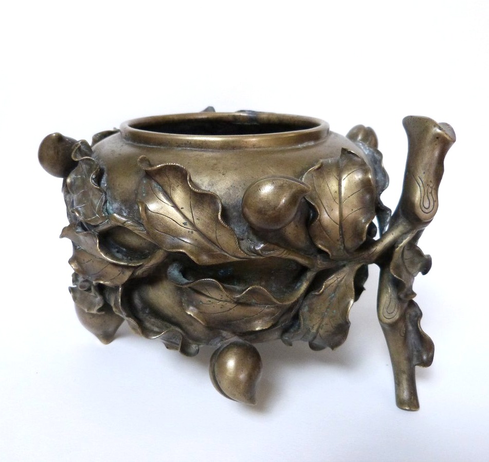 Large Peach-colored Bronze Incense Burner Symbolizing Longevity, China, Late 19th Century-photo-3