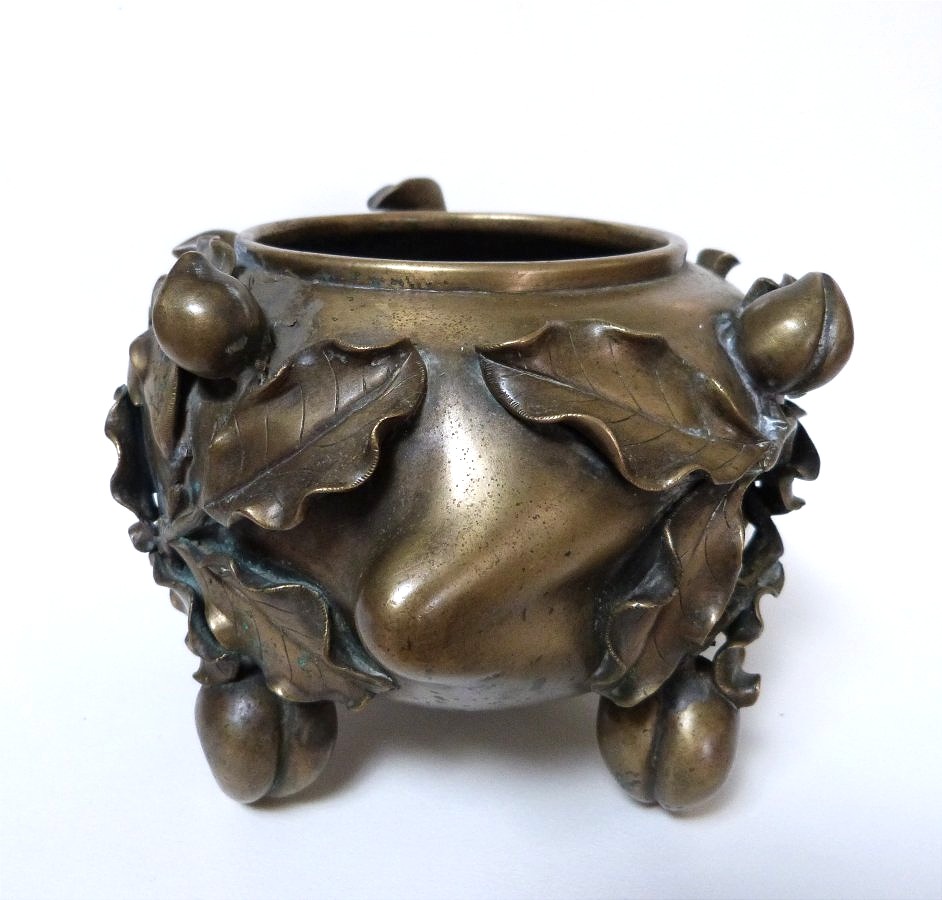Large Peach-colored Bronze Incense Burner Symbolizing Longevity, China, Late 19th Century-photo-1